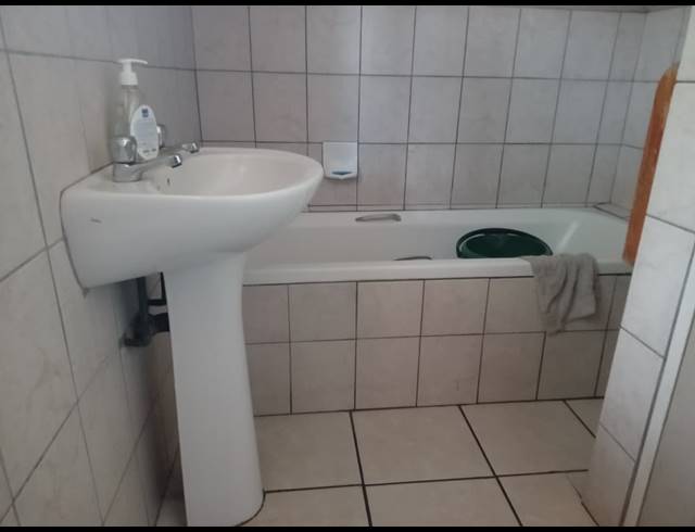 3 BEDROOM APARTMENT FOR SALE IN RUSTENBURG CENTRAL